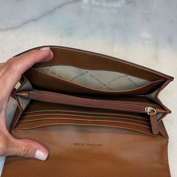 Michael Kors Pebbled Leather Fulton Flap Medallion Wallet - Picture 16 of 16